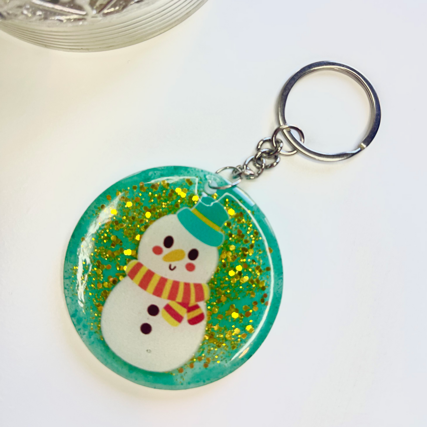 Shining in Glitter Snowman Keychain – Acrylic Resin Holiday Charm Gift