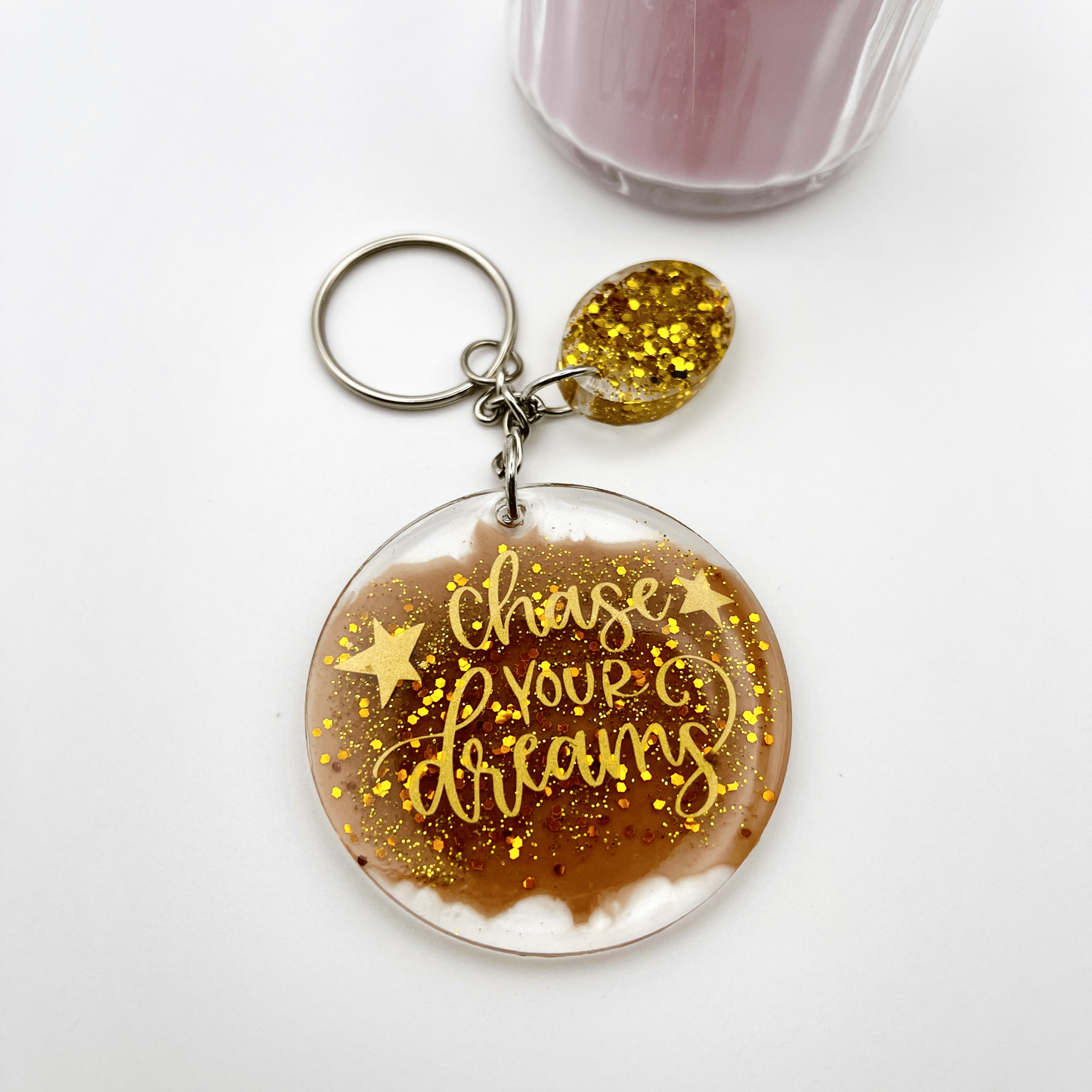 "Chase Your Dreams" Acrylic Resin Handmade Keychain – Carry Inspiration Everywhere!