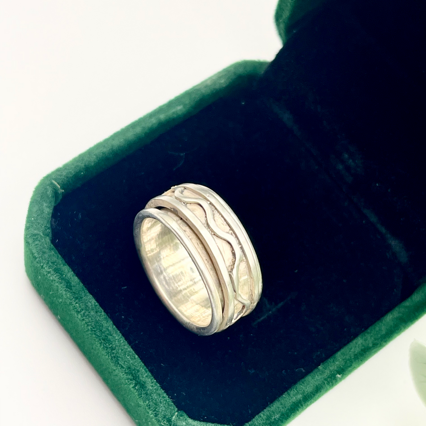 Unisex Sterling Silver Spinner Ring – Wave Design Band US Size 6
