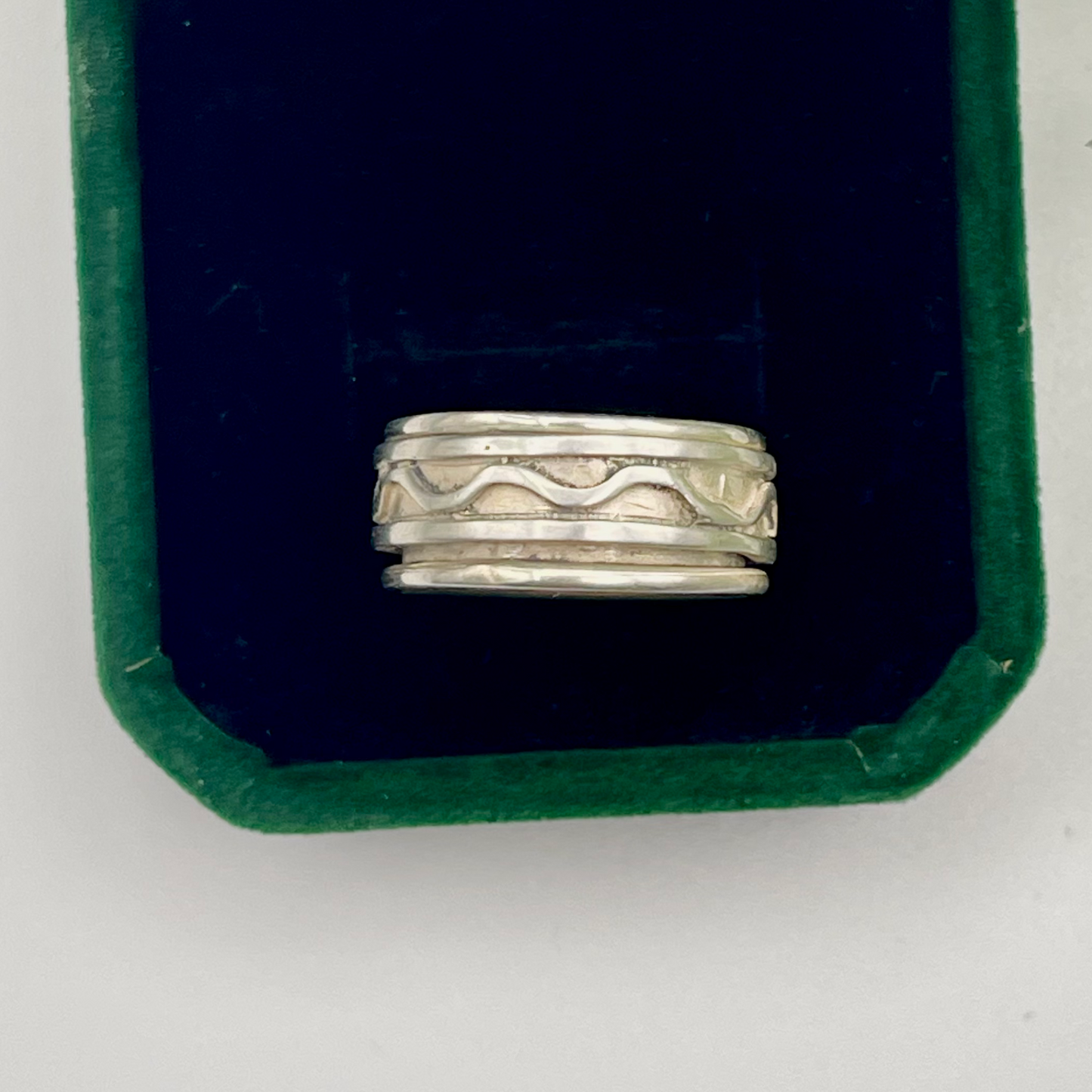 Unisex Sterling Silver Spinner Ring – Wave Design Band US Size 6