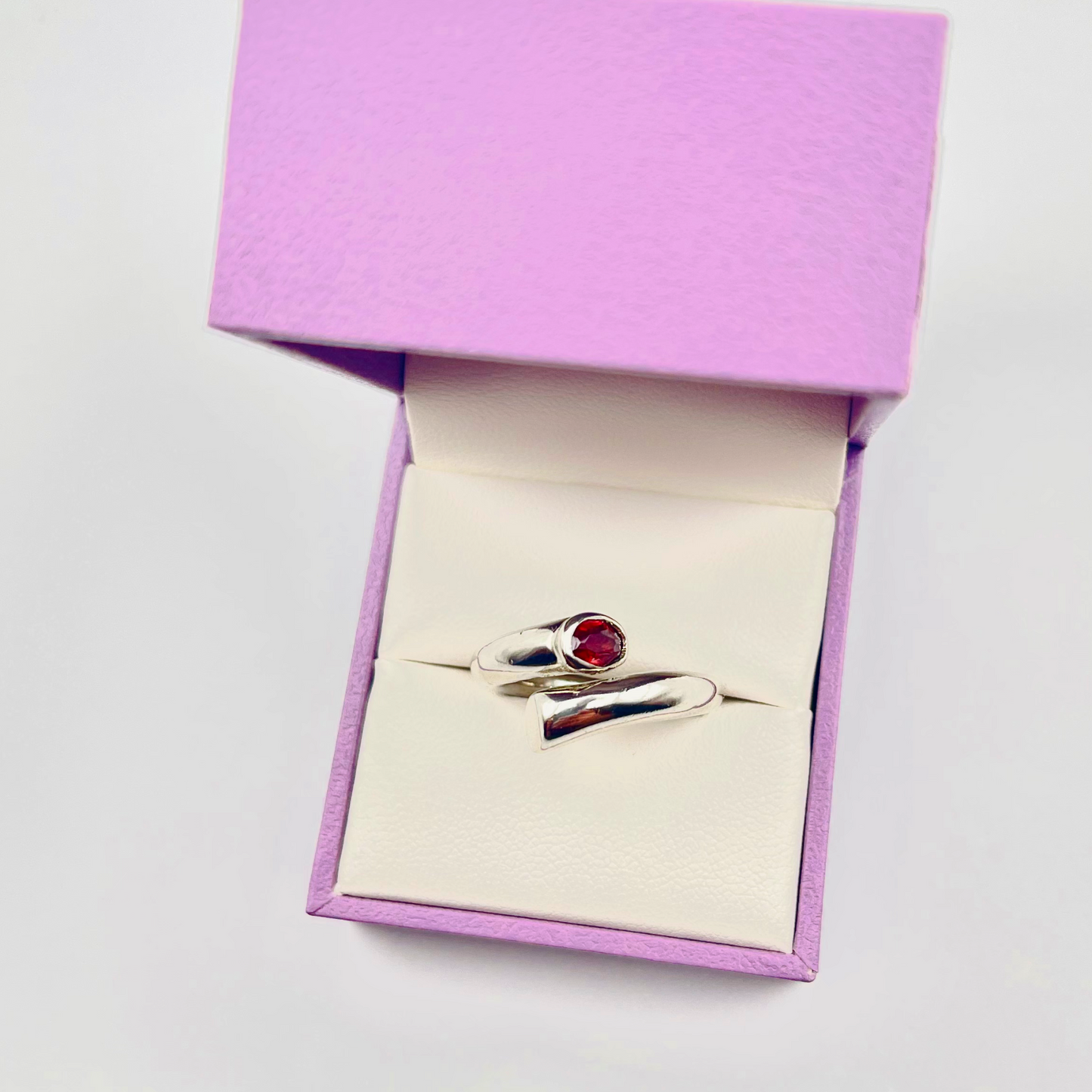 Ladies’ Sterling Silver Trumpet Design Ring – Faceted Red Garnet Accent (US Size 6 ¼)