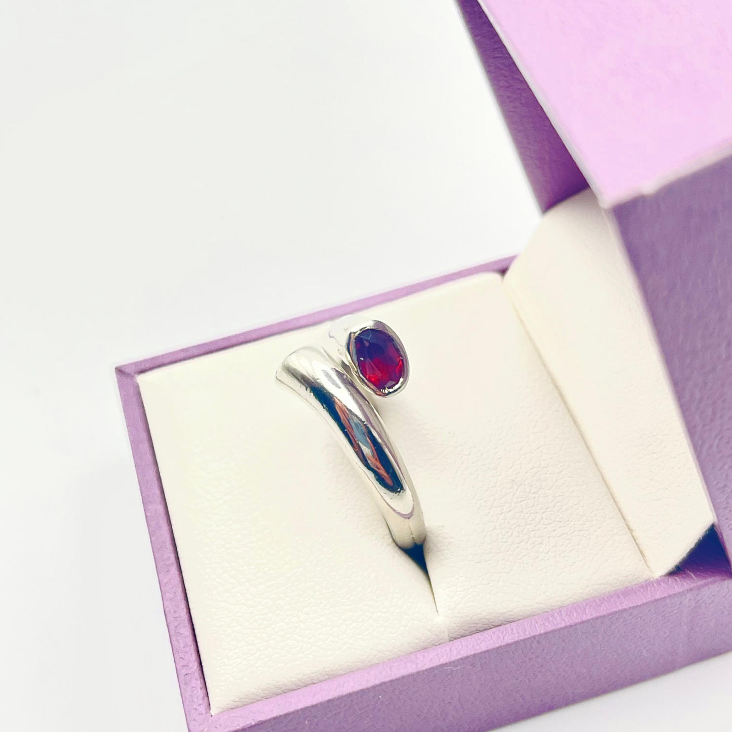 Ladies’ Sterling Silver Trumpet Design Ring – Faceted Red Garnet Accent (US Size 6 ¼)