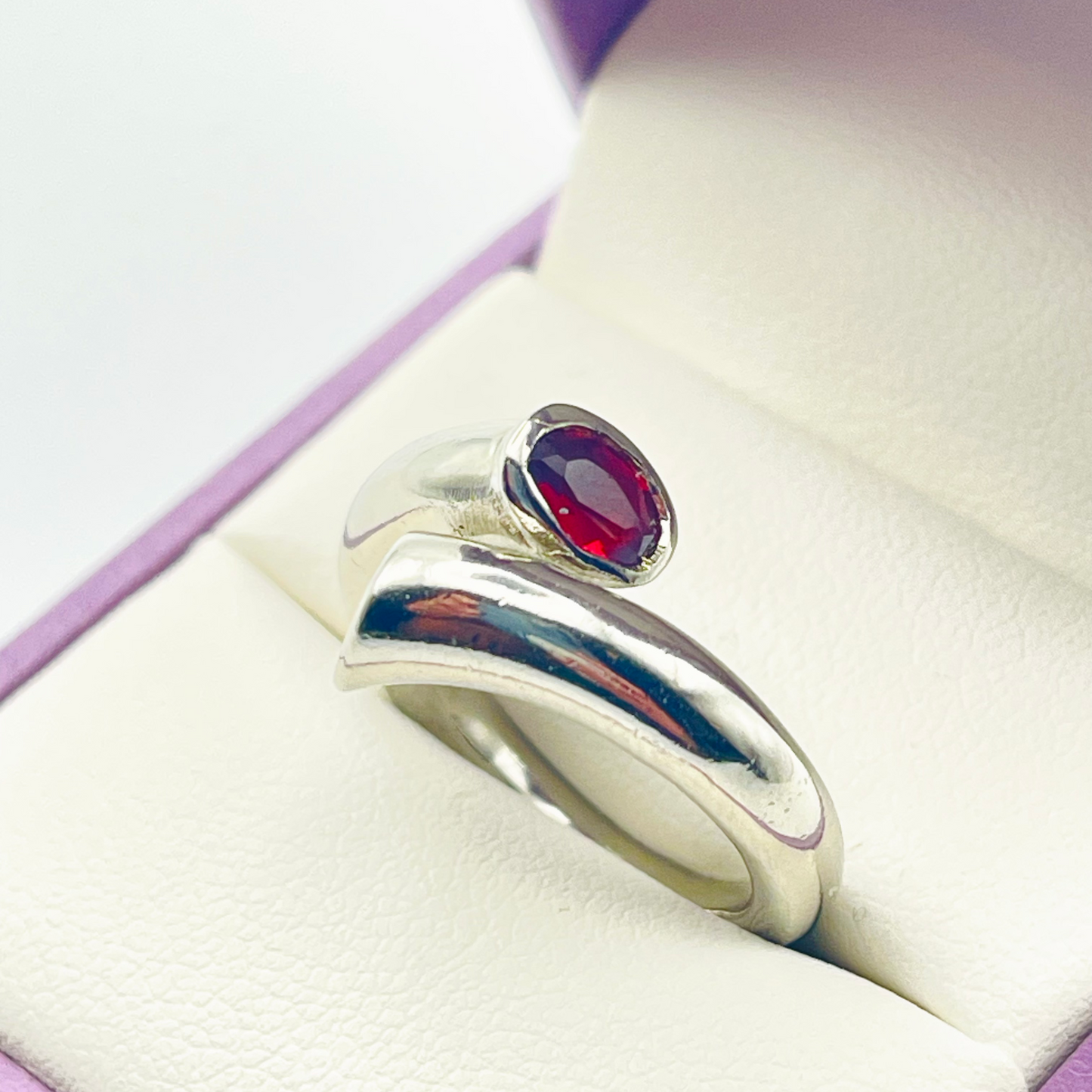 Ladies’ Sterling Silver Trumpet Design Ring – Faceted Red Garnet Accent (US Size 6 ¼)