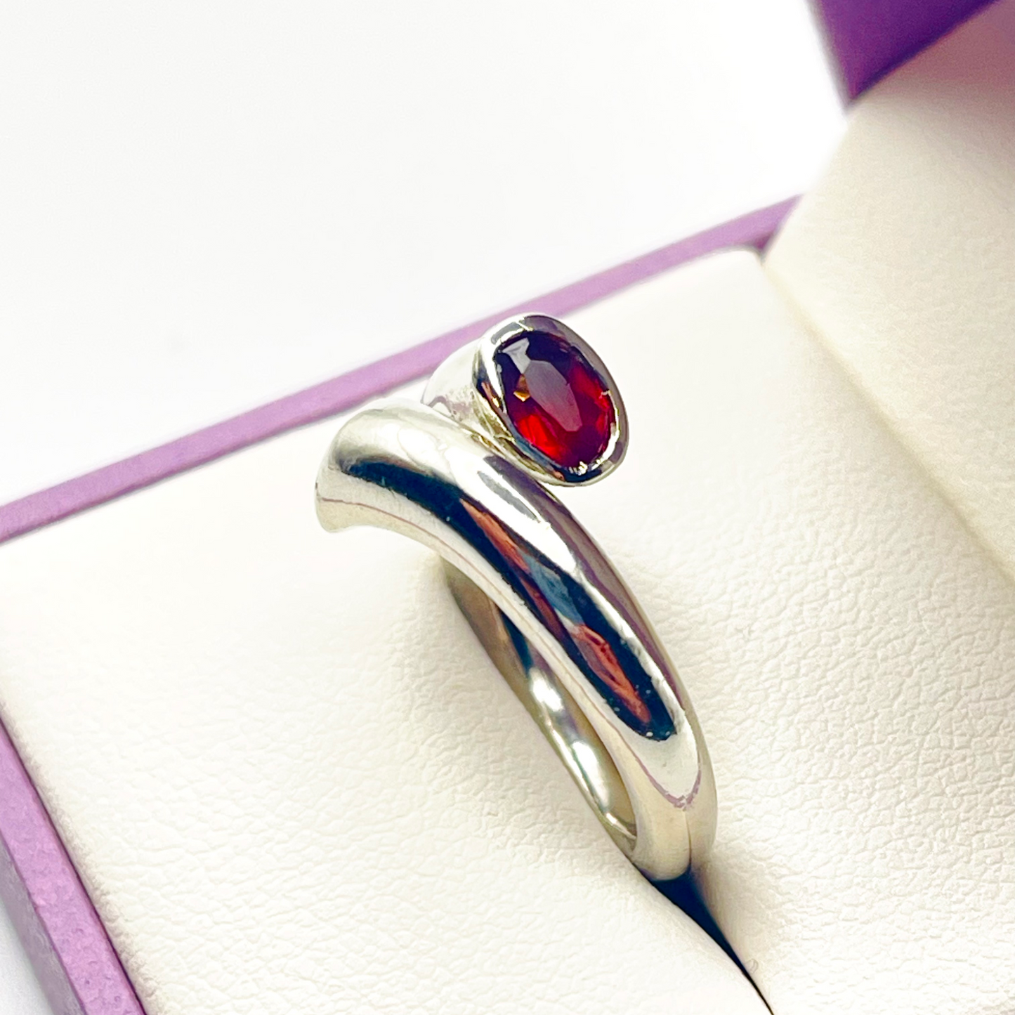 Ladies’ Sterling Silver Trumpet Design Ring – Faceted Red Garnet Accent (US Size 6 ¼)