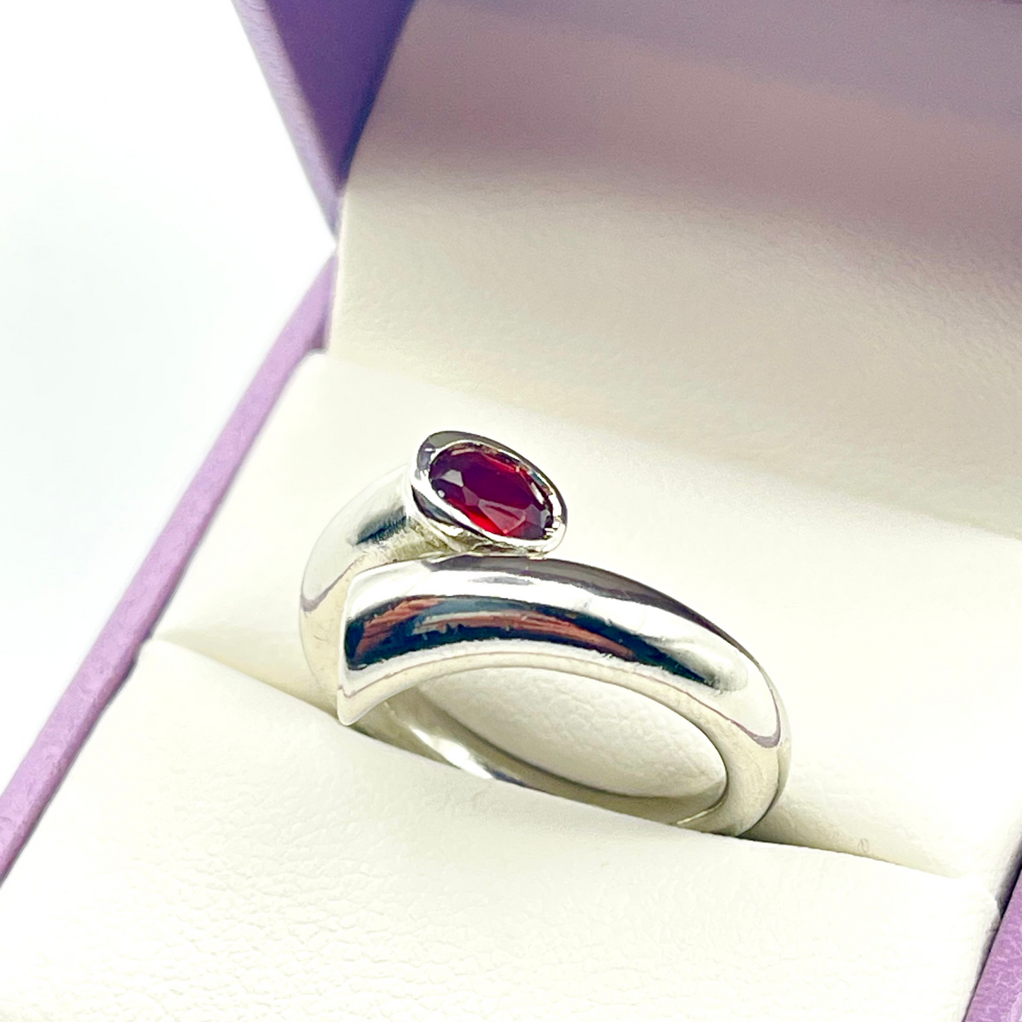 Ladies’ Sterling Silver Trumpet Design Ring – Faceted Red Garnet Accent (US Size 6 ¼)
