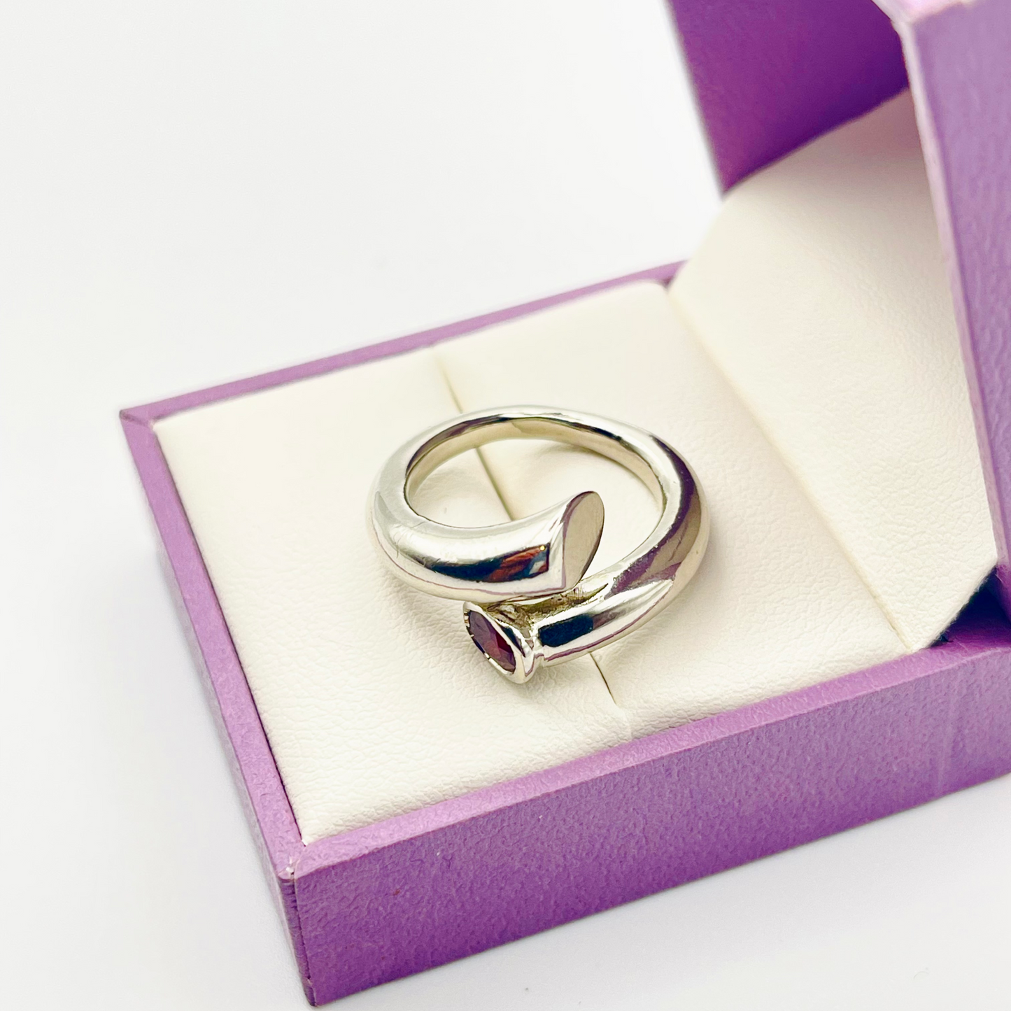 Ladies’ Sterling Silver Trumpet Design Ring – Faceted Red Garnet Accent (US Size 6 ¼)