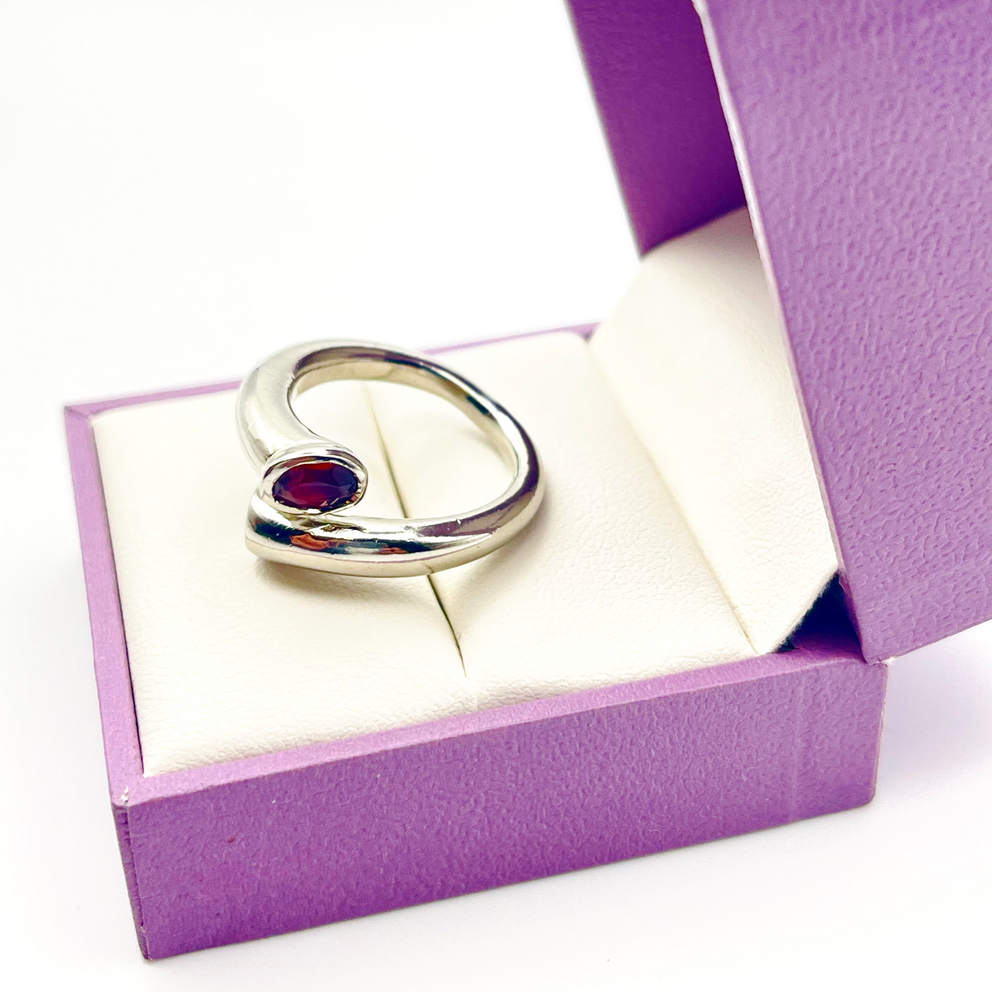 Ladies’ Sterling Silver Trumpet Design Ring – Faceted Red Garnet Accent (US Size 6 ¼)