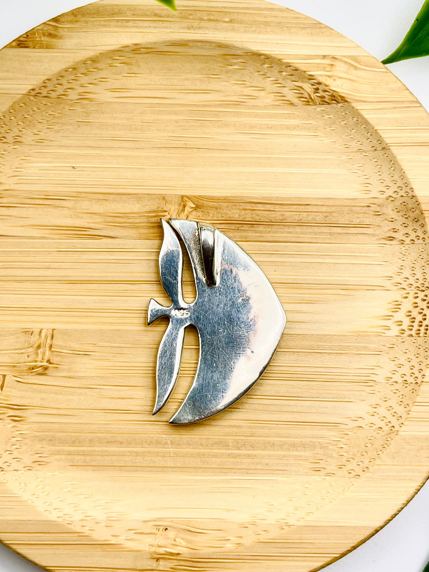 Sterling Silver Black Onyx & Blue Mother of Pearl Inlay Angel Fish Pin Brooch Pendant