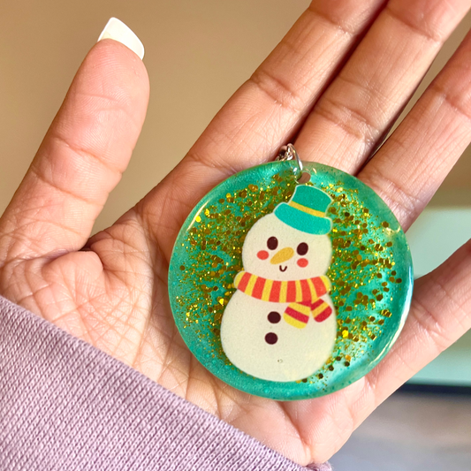 Shining in Glitter Snowman Keychain – Acrylic Resin Holiday Charm Gift